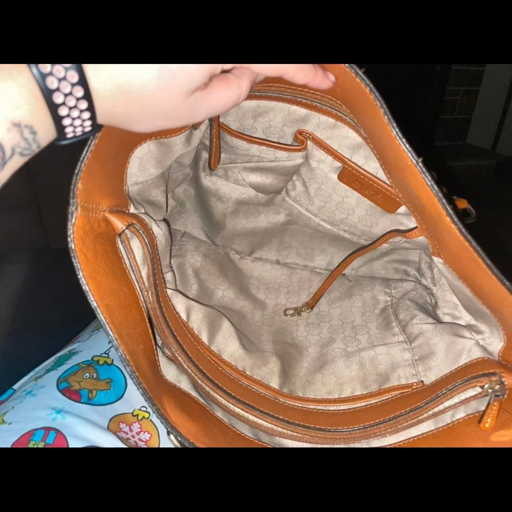 Michael kors purse - Picture 4 of 5